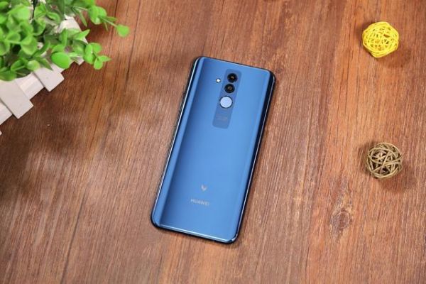 华为麦芒7开箱图赏:蓝色背面空明纯粹