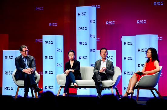 平安科技CEO陈立明（Ericson Chan）在RISE科技峰会参加现场议题讨论