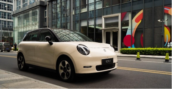 安全与颜值并存的通勤小车江淮钇为3