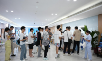 高考后摘镜黄金期：眼科专家黄正教授指导科学摘镜规划