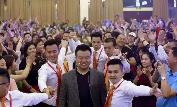 7年狂捞3.8亿，成功学大师杨涛鸣彻底凉凉，无期+倾家荡产 互联网坊间八卦 网络培训 微新闻  第8张