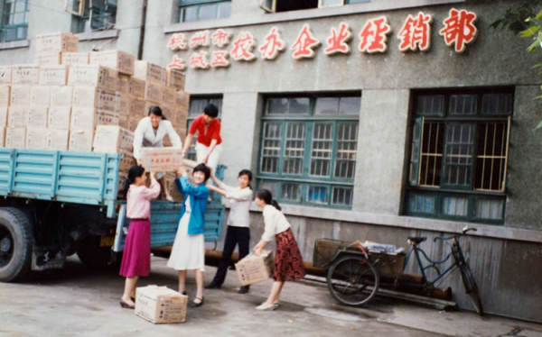宗庆后42岁逆袭，靠这3招赚到第一桶金 站长故事 企业 互联网坊间八卦 微新闻 第4张
